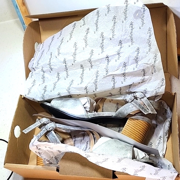 Metallic Sandals New in box by Angel Steps - Picture 8 of 13